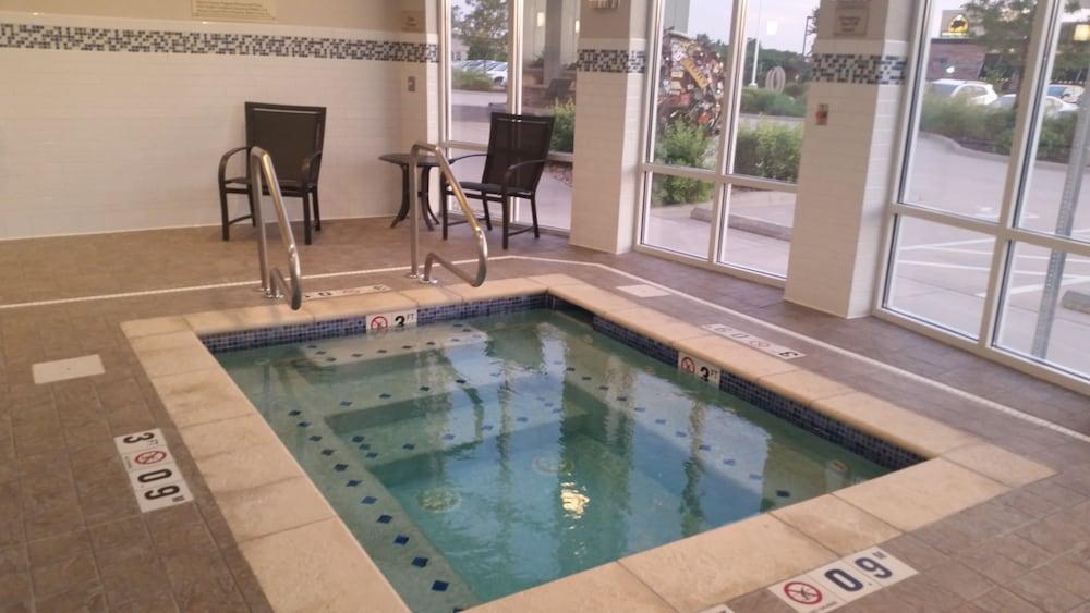 Hilton Garden Inn Olathe Exterior photo